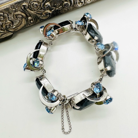 Vintage Blue Rhinestone Crystal Bracelet - Picture 4 of 17